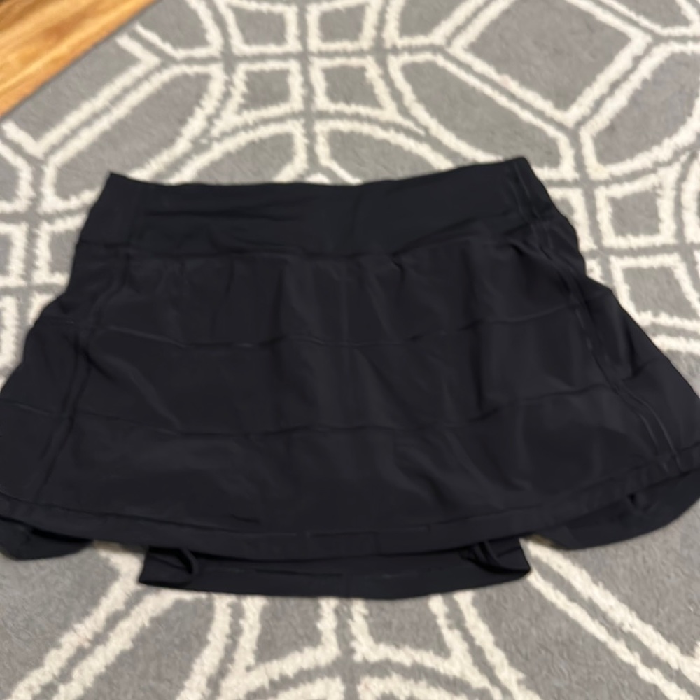 black lululemon high rise skirt size 6